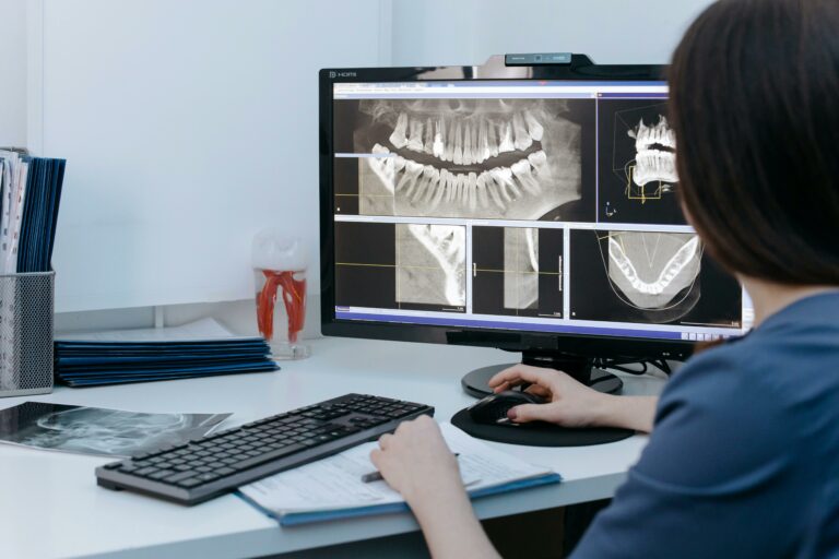 pexels cottonbro x - implantologia - impianti-dentali-senza-osso pexels cottonbro x - implantologia - impianti-dentali-senza-osso